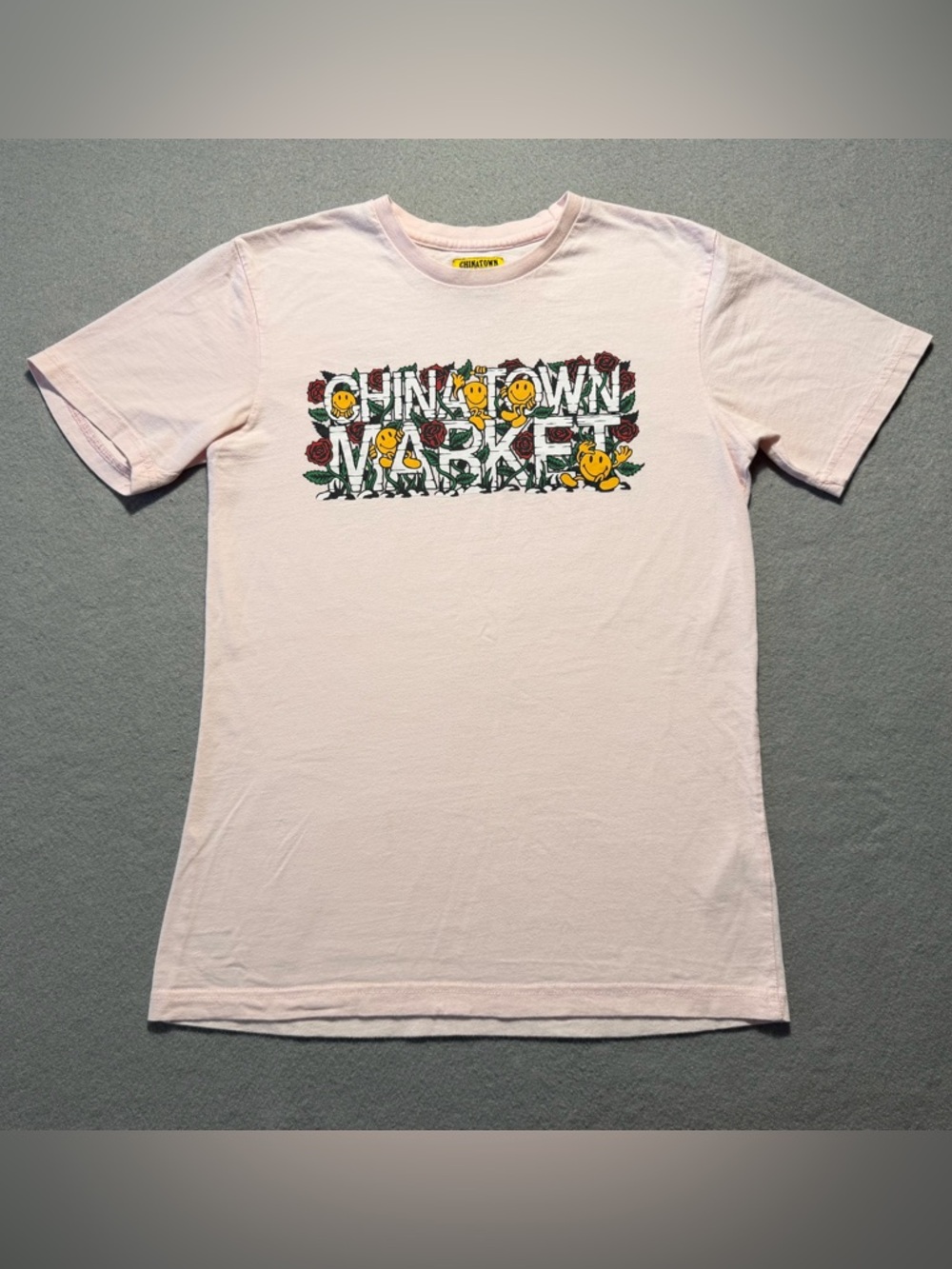 Chinatown Market Smiley Roses T-Shirt Men’s Small Pink Graphic Streetwear